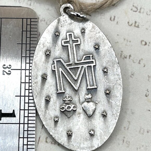 Vintage 1950s Virgin Mary Miraculous Religious Medal Pendant Catholic Silver - Picture 4 of 9